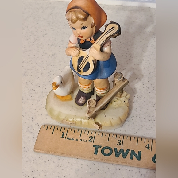 Vintage Figurine with Girl and Goose Collectors Items - Picture 4 of 9